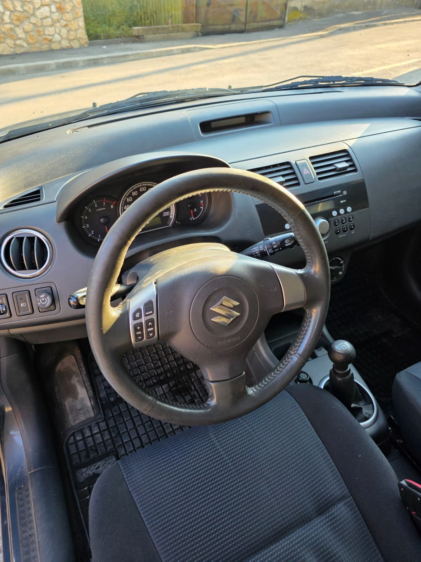 Suzuki Swift 1.3i 4x4, снимка 7 - Автомобили и джипове - 55631505