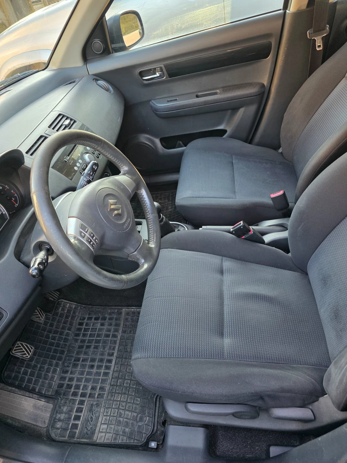 Suzuki Swift 1.3i 4x4, снимка 15 - Автомобили и джипове - 55631505