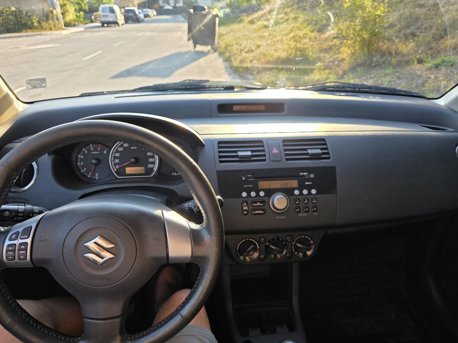 Suzuki Swift 1.3i 4x4, снимка 14 - Автомобили и джипове - 55631505