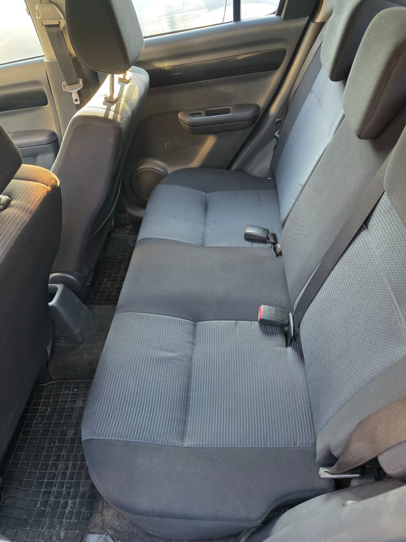 Suzuki Swift 1.3i 4x4, снимка 16 - Автомобили и джипове - 55631505