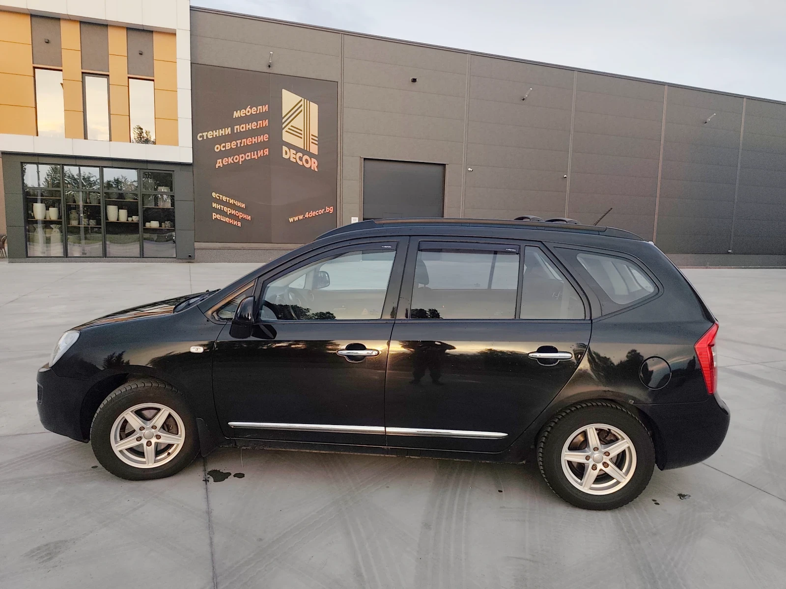Kia Carens Газ, фейслифт, технически перфектна! , снимка 6 - Автомобили и джипове - 55906051