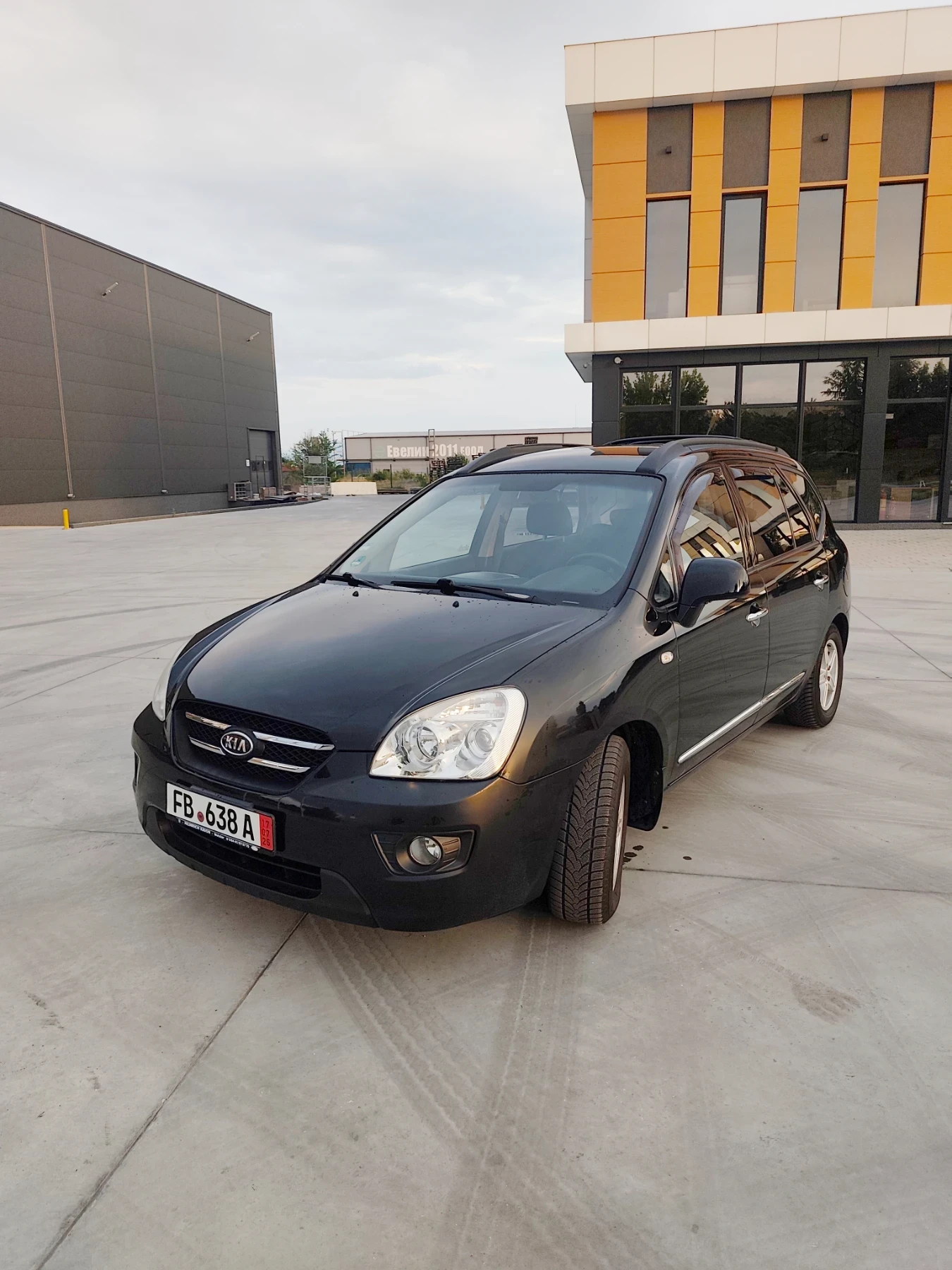 Kia Carens Газ, фейслифт, технически перфектна! , снимка 2 - Автомобили и джипове - 55906051