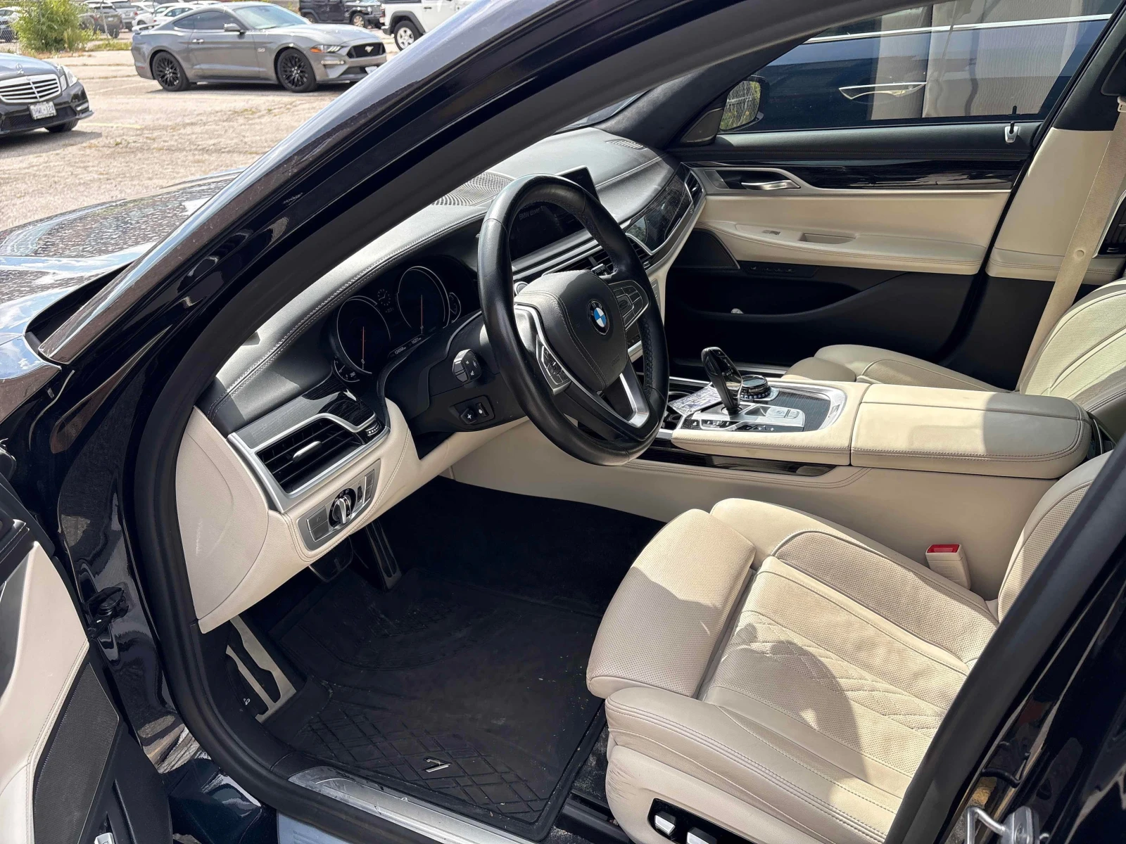 BMW 750 * 750i xDrive * CARFAX * ЦЕНА ДО БГ, снимка 6 - Автомобили и джипове - 56126765