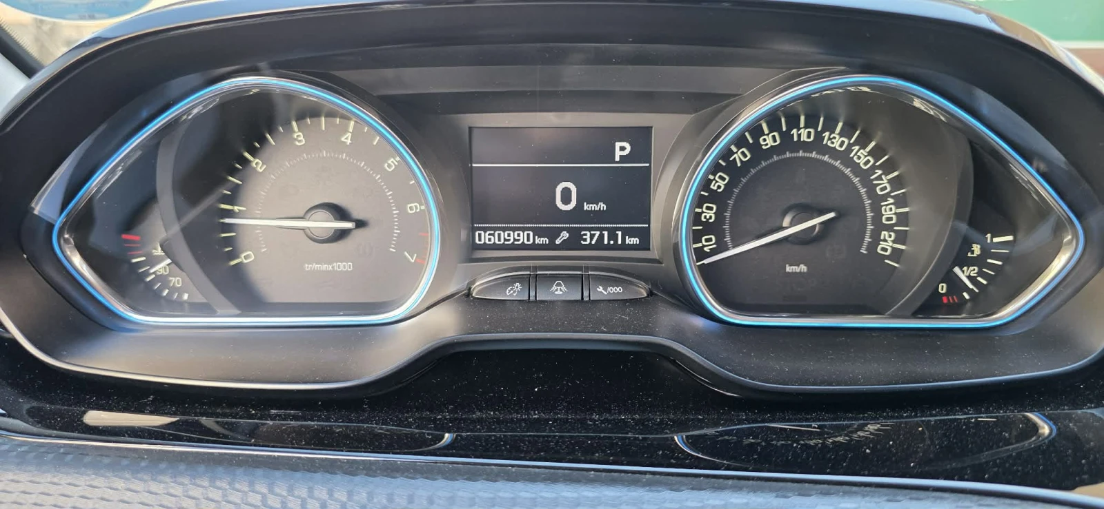 Peugeot 2008 Allure, снимка 17 - Автомобили и джипове - 56127730