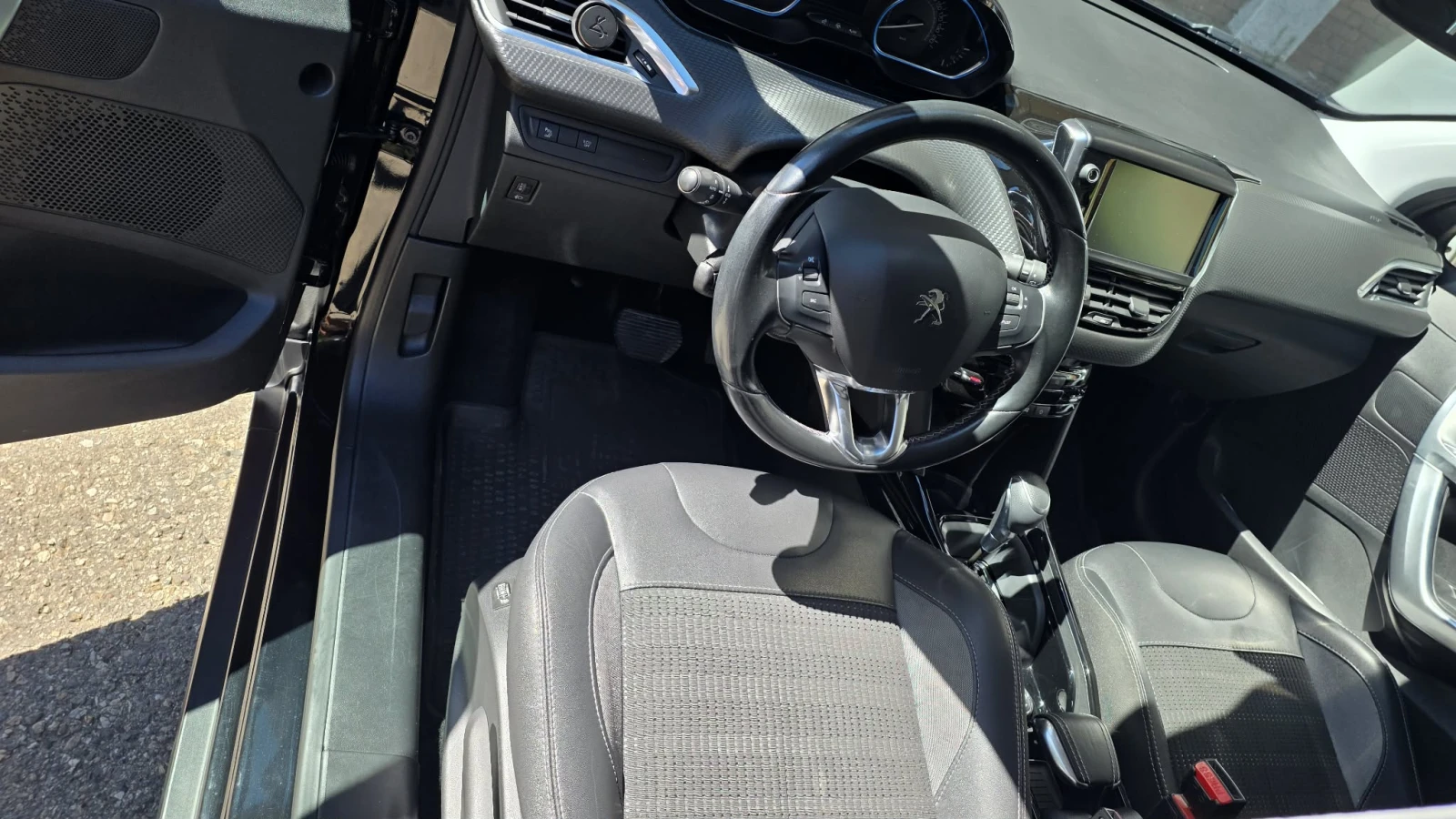 Peugeot 2008 Allure, снимка 15 - Автомобили и джипове - 56127730