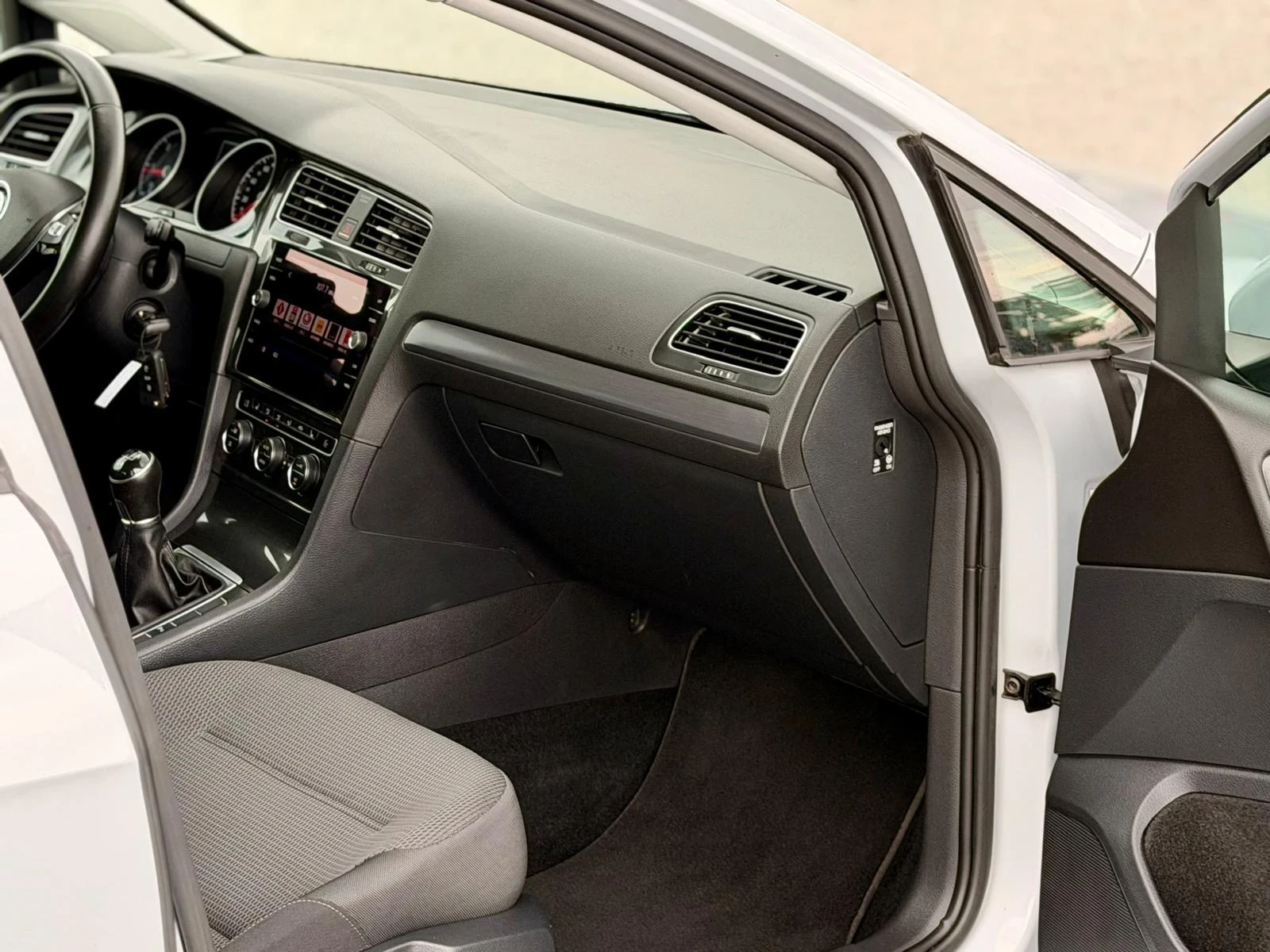VW Polo 1.6 TDI 90 к.с. * Facelift * * Нов внос* , снимка 11 - Автомобили и джипове - 56164238