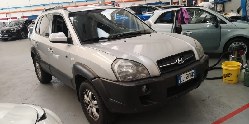 Hyundai Tucson 2.0i, снимка 17 - Автомобили и джипове - 47631987