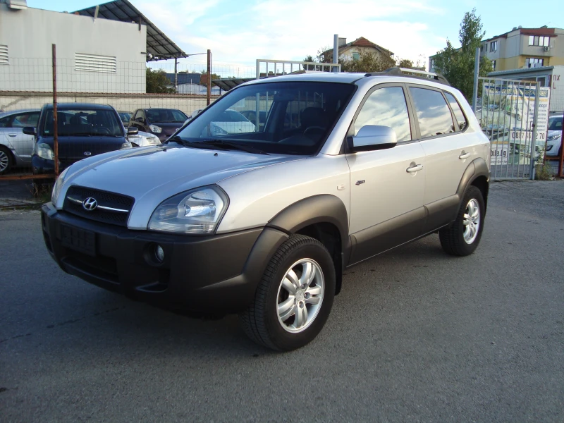 Hyundai Tucson 2.0i, снимка 1 - Автомобили и джипове - 47631987