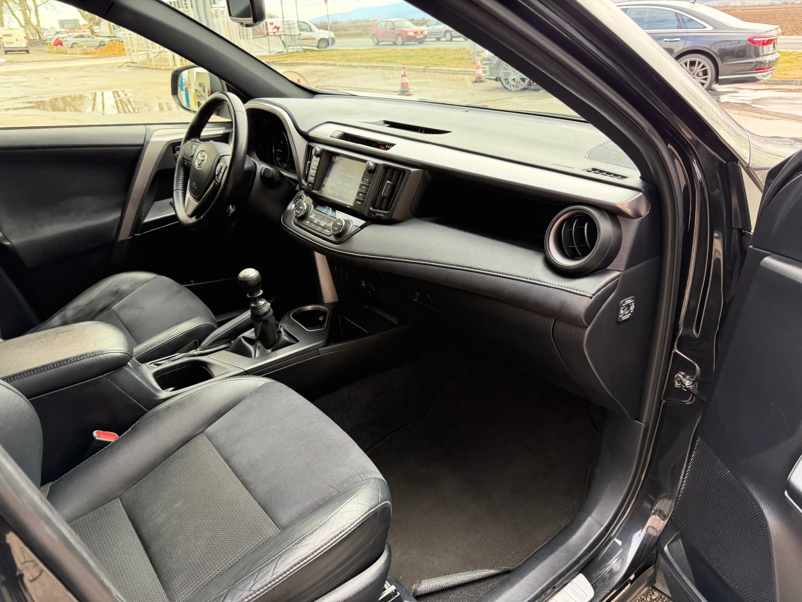 Toyota Rav4 2.0D4D-FACE-NAVI-����-143�.� | Mobile.bg � ����������� 10