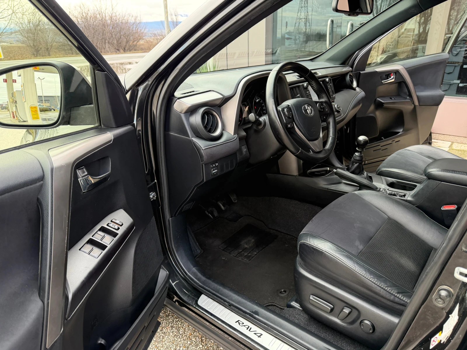 Toyota Rav4 2.0D4D-FACE-NAVI-����-143�.� | Mobile.bg � ����������� 9