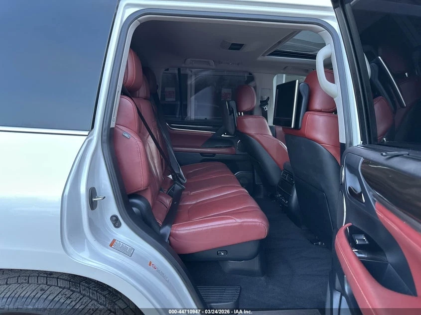 Lexus LX 570 5.7 V8 * 7 МЕСТА * СЕРВИЗНА ИСТОРИЯ , снимка 8 - Автомобили и джипове - 54141584