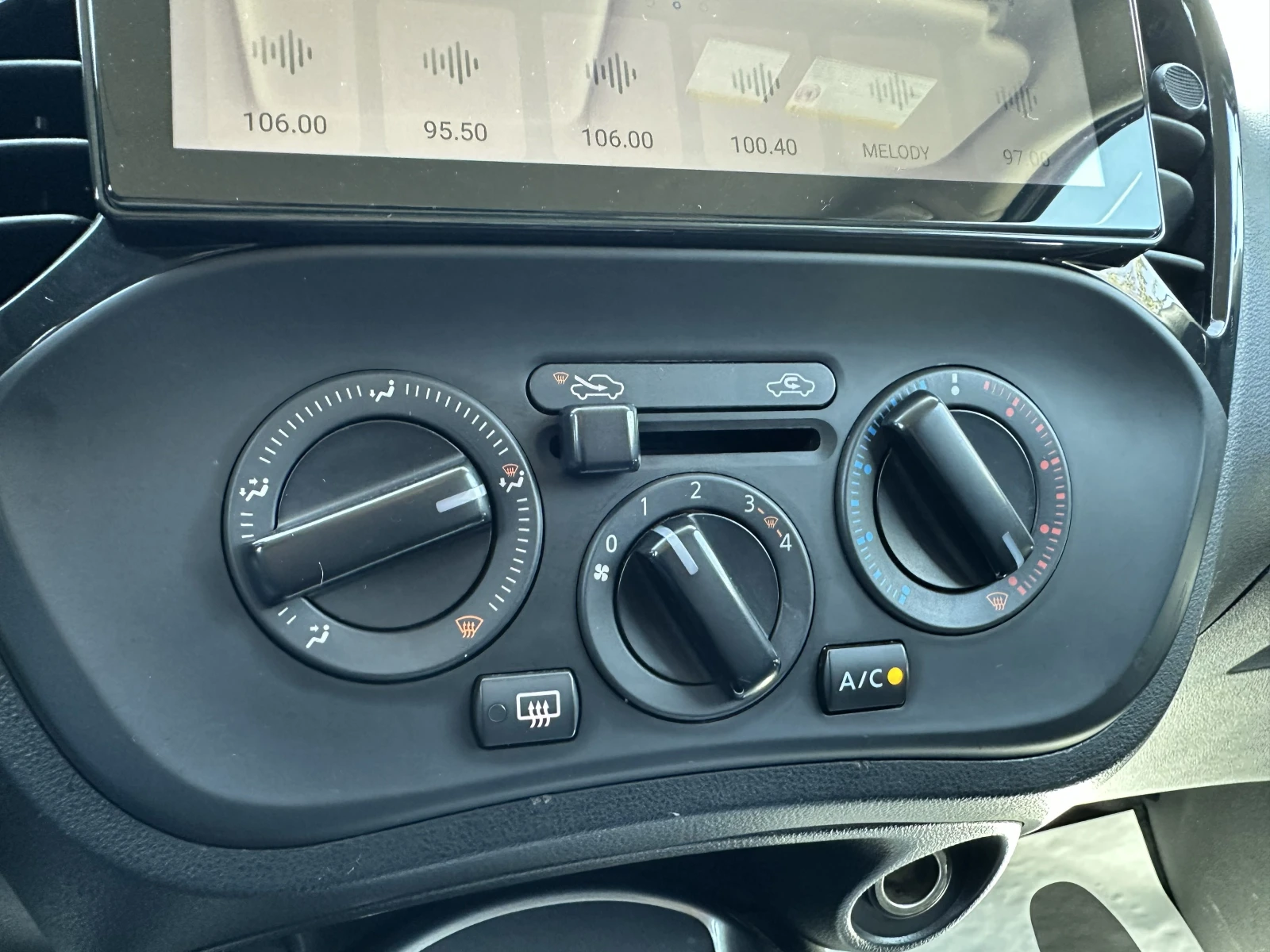 Nissan Juke, снимка 13 - Автомобили и джипове - 54351992