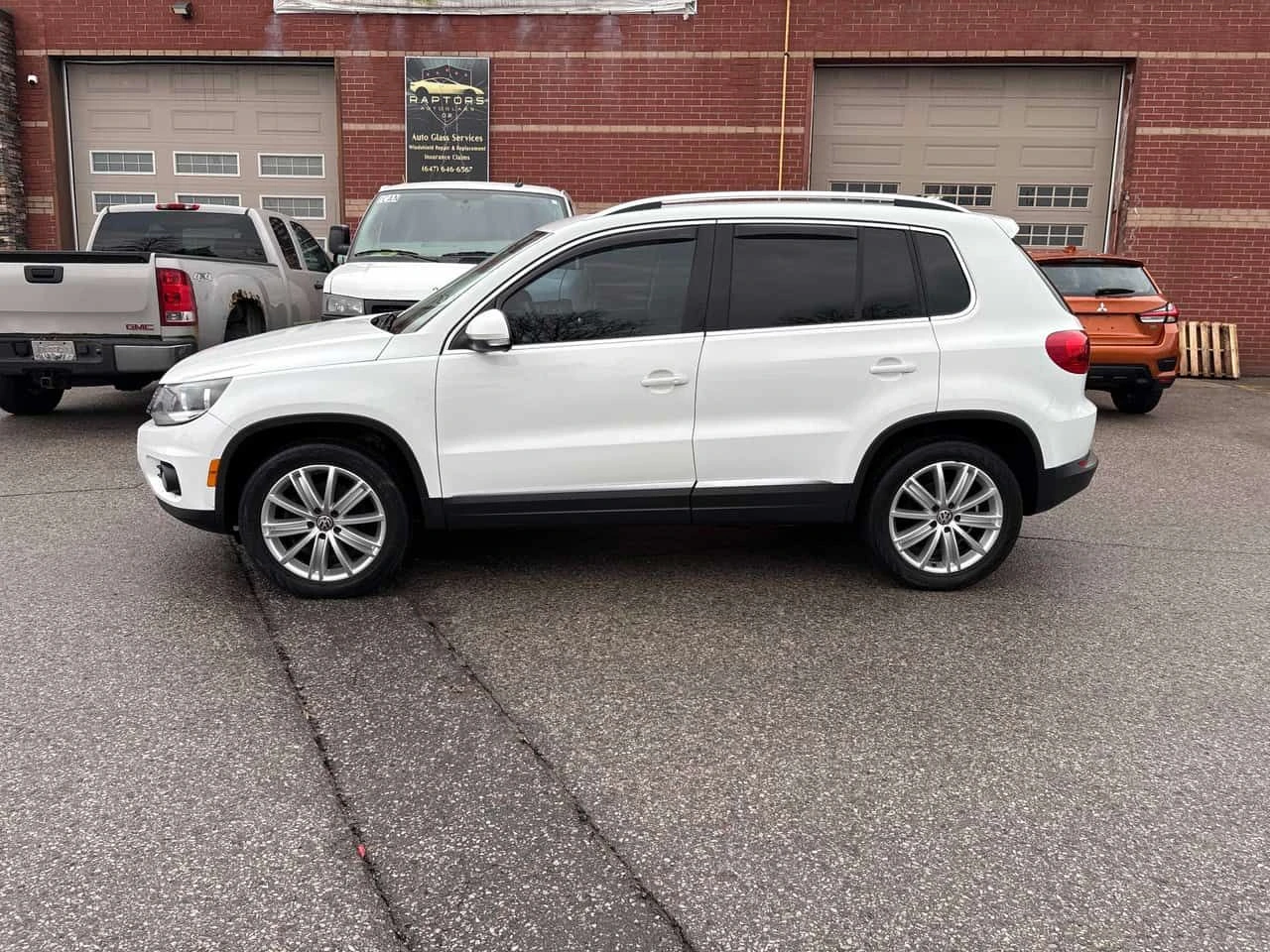 VW Tiguan * Comfortline * PANO* KEYLESS* ПОДГРЕВ* , снимка 2 - Автомобили и джипове - 54383027