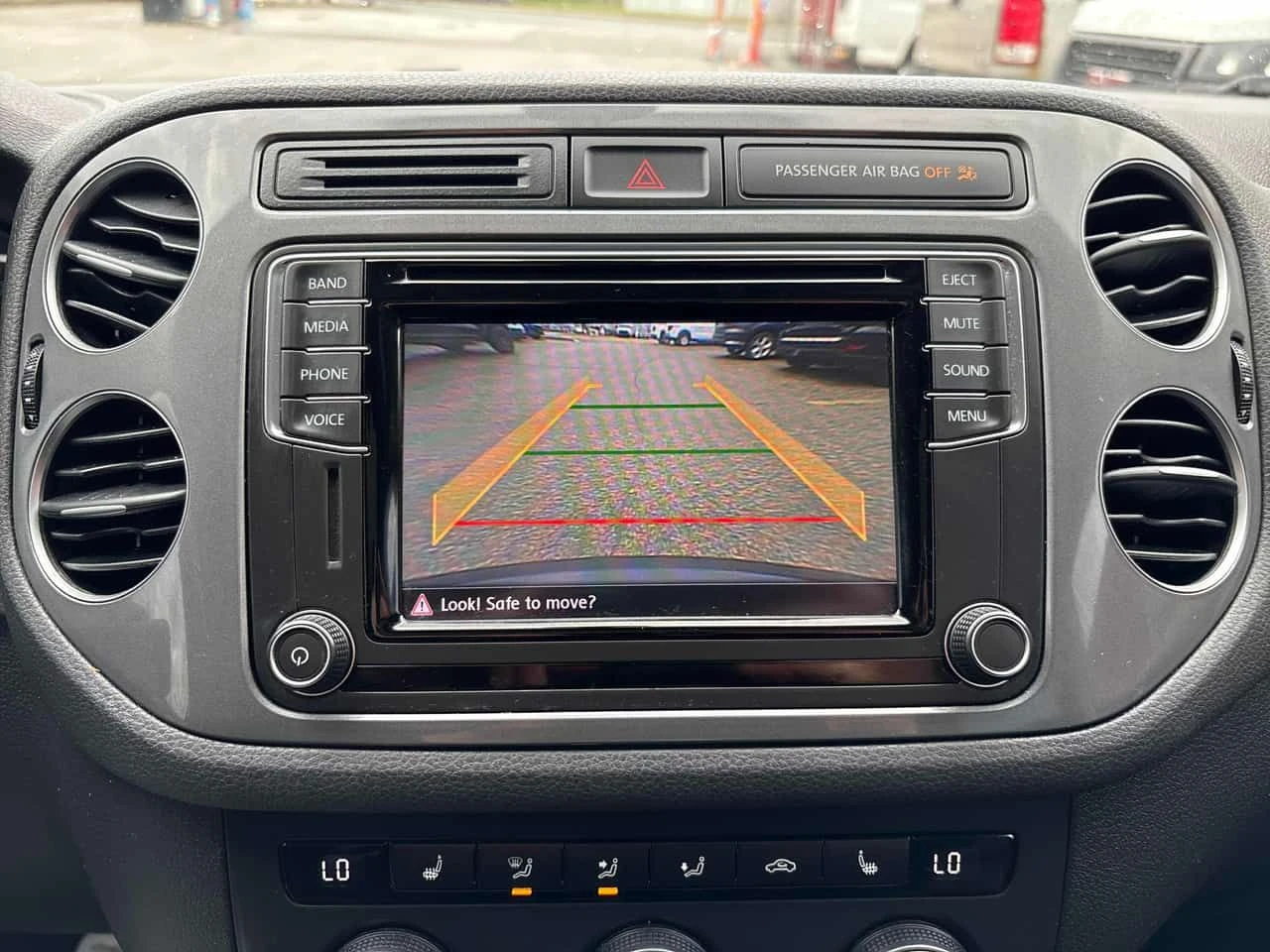VW Tiguan * Comfortline * PANO* KEYLESS* ПОДГРЕВ* , снимка 10 - Автомобили и джипове - 54383027
