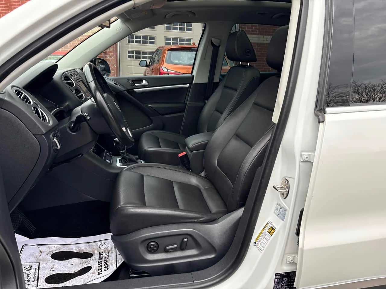 VW Tiguan * Comfortline * PANO* KEYLESS* ПОДГРЕВ* , снимка 12 - Автомобили и джипове - 54383027