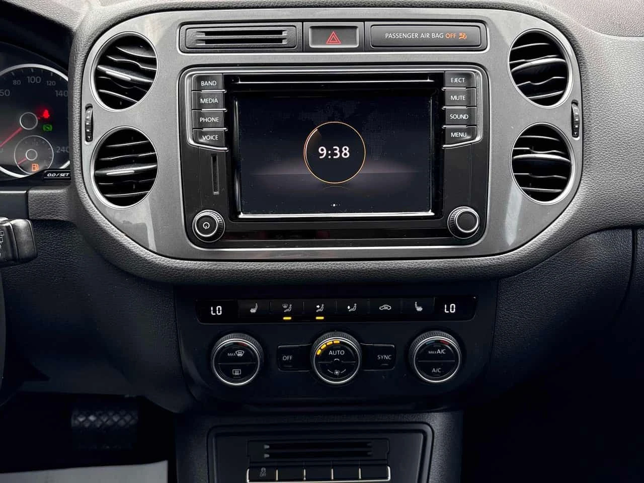 VW Tiguan * Comfortline * PANO* KEYLESS* ПОДГРЕВ* , снимка 9 - Автомобили и джипове - 54383027
