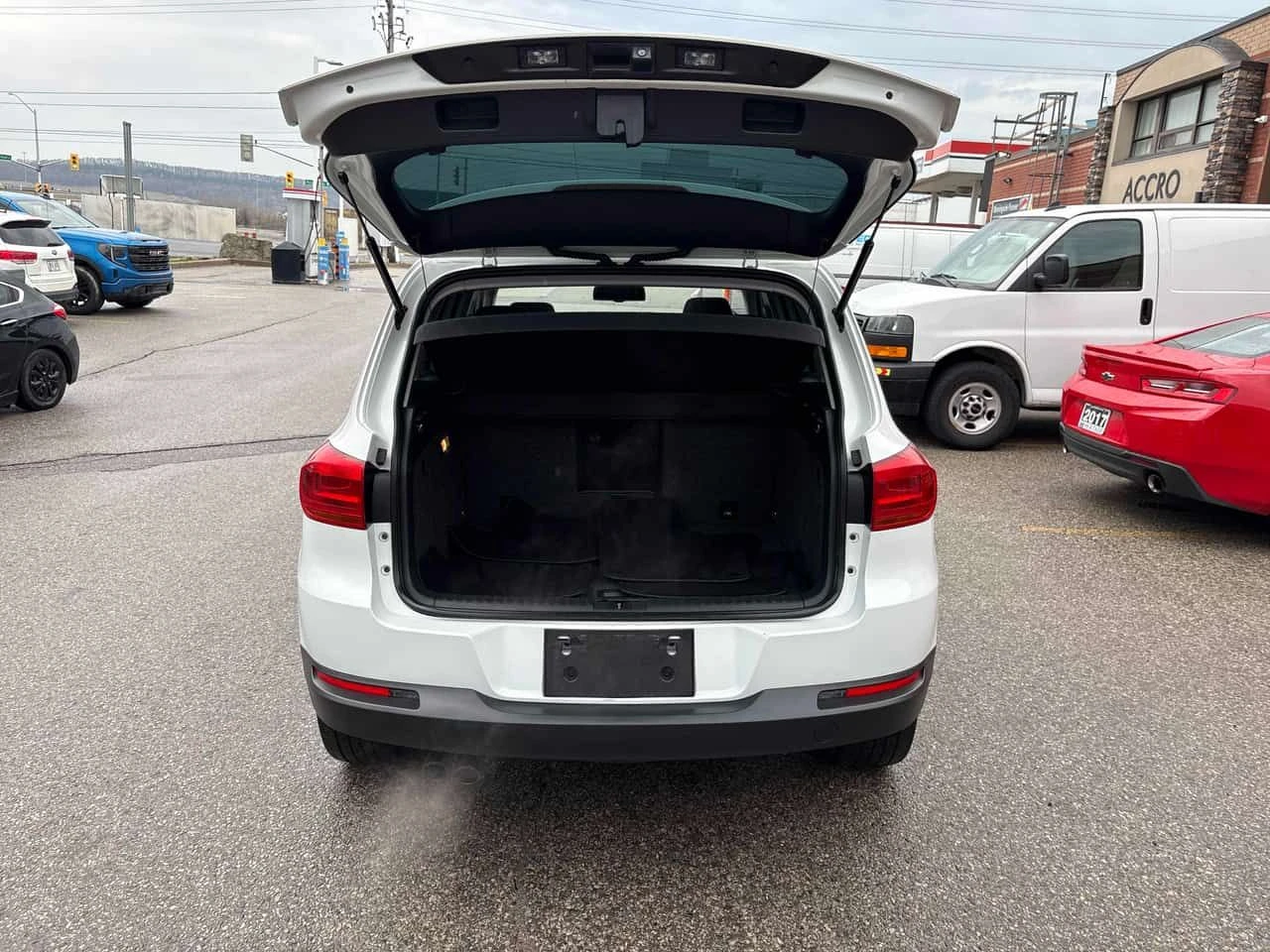 VW Tiguan * Comfortline * PANO* KEYLESS* ПОДГРЕВ* , снимка 15 - Автомобили и джипове - 54383027