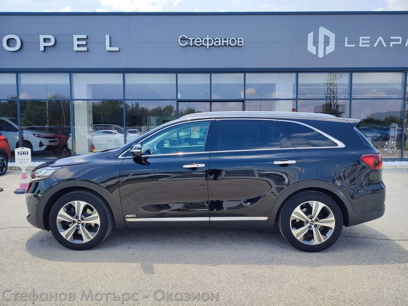 Kia Sorento 4x4 Platinum Edition 2.2 CRDi (200hp) AT8, снимка 4 - Автомобили и джипове - 54791479