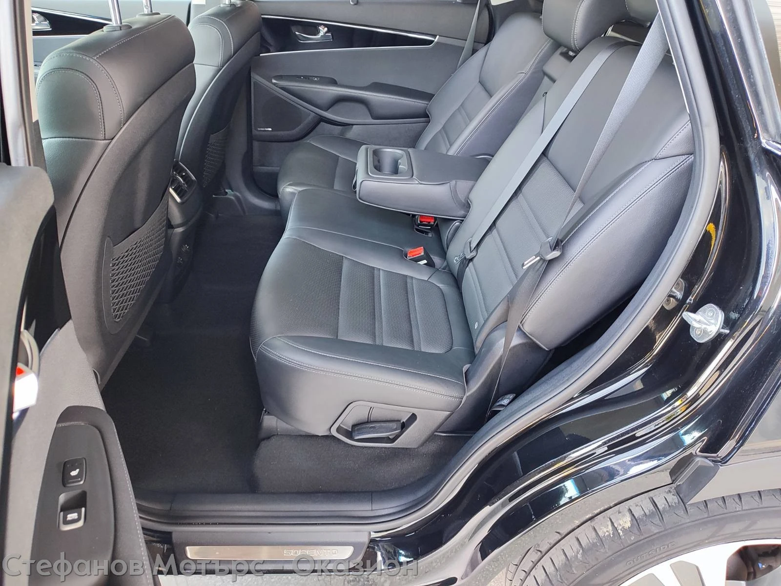Kia Sorento 4x4 Platinum Edition 2.2 CRDi (200hp) AT8, снимка 13 - Автомобили и джипове - 54791479