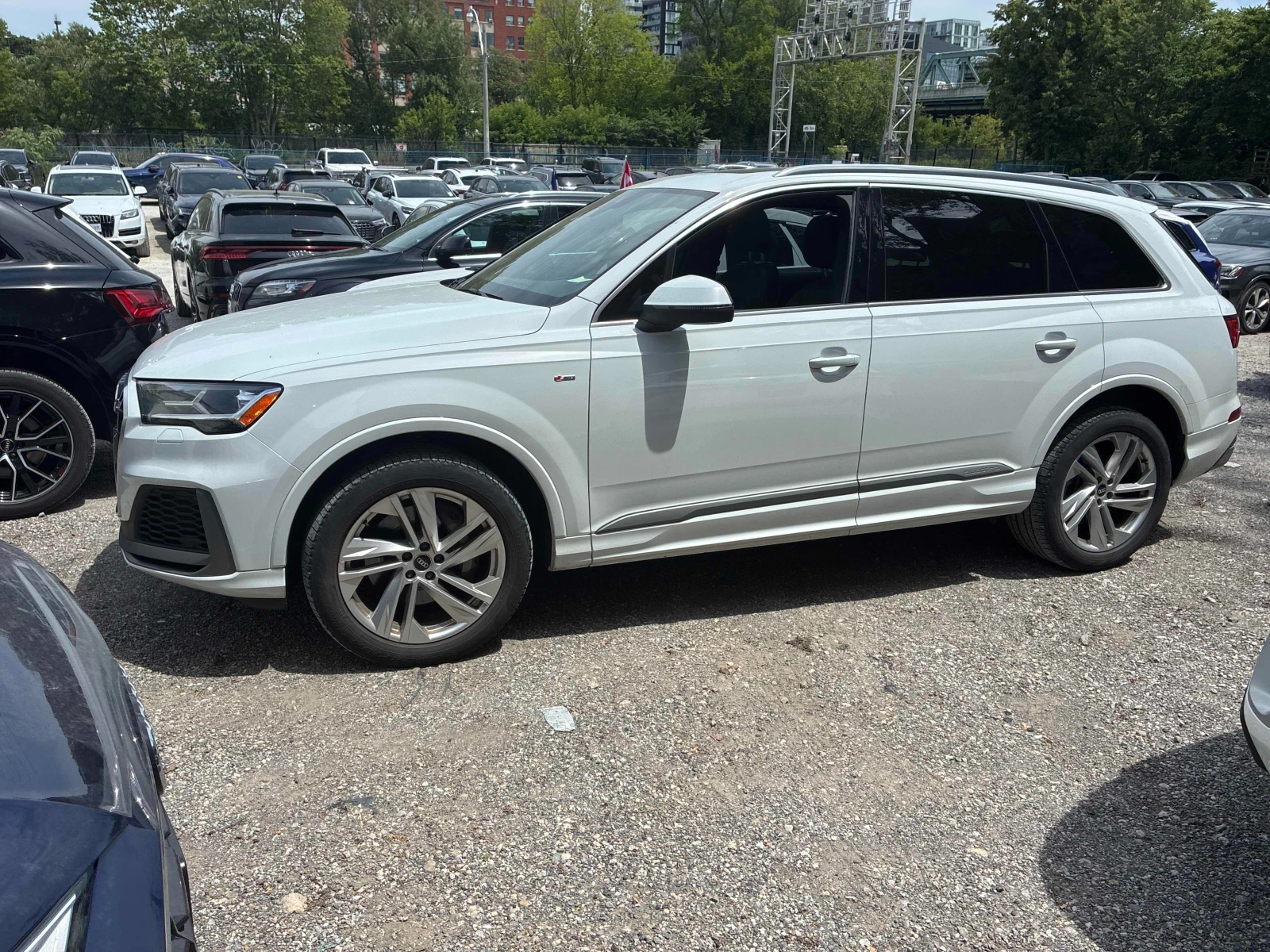 Audi Q7 Komfort* 2 КЛЮЧА * ПАНОРАМА * CARFAX * АВТО КРЕДИТ, снимка 3 - Автомобили и джипове - 55218352