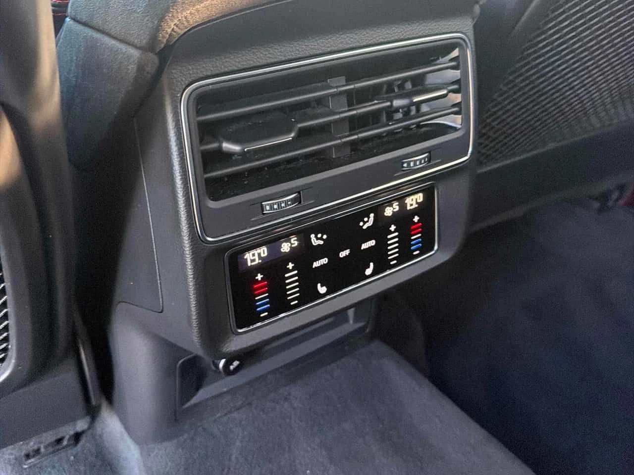 Audi RSQ8 * 4.0 TFSI quattro * CARFAX * , снимка 12 - Автомобили и джипове - 55592228