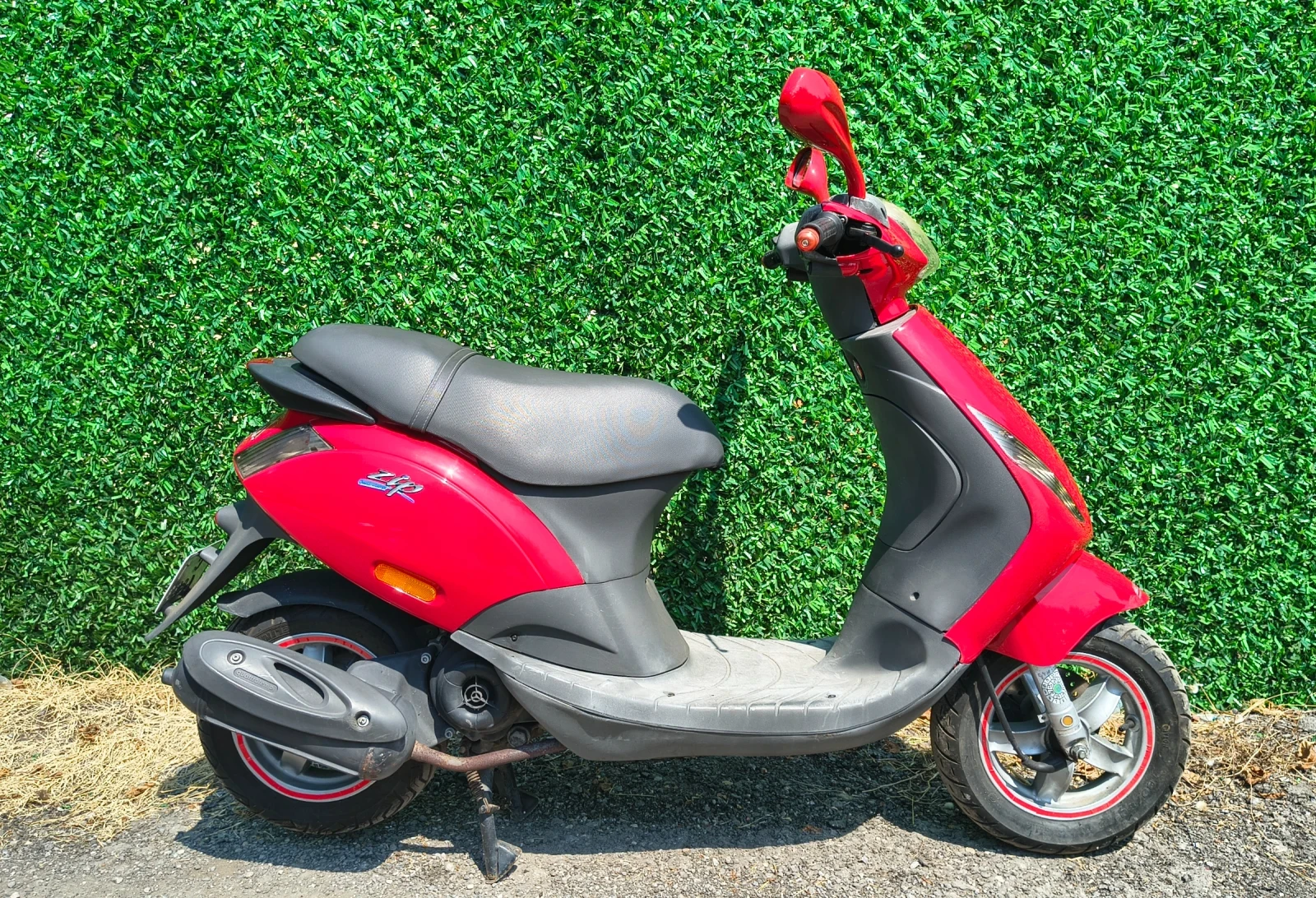 Piaggio Zip - (ТОП)(РЕАЛНИ КИЛОМЕТРИ)(ГОДИШНА ГРАЖДАНСКА), снимка 6 - Мотоциклети и мототехника - 56082427