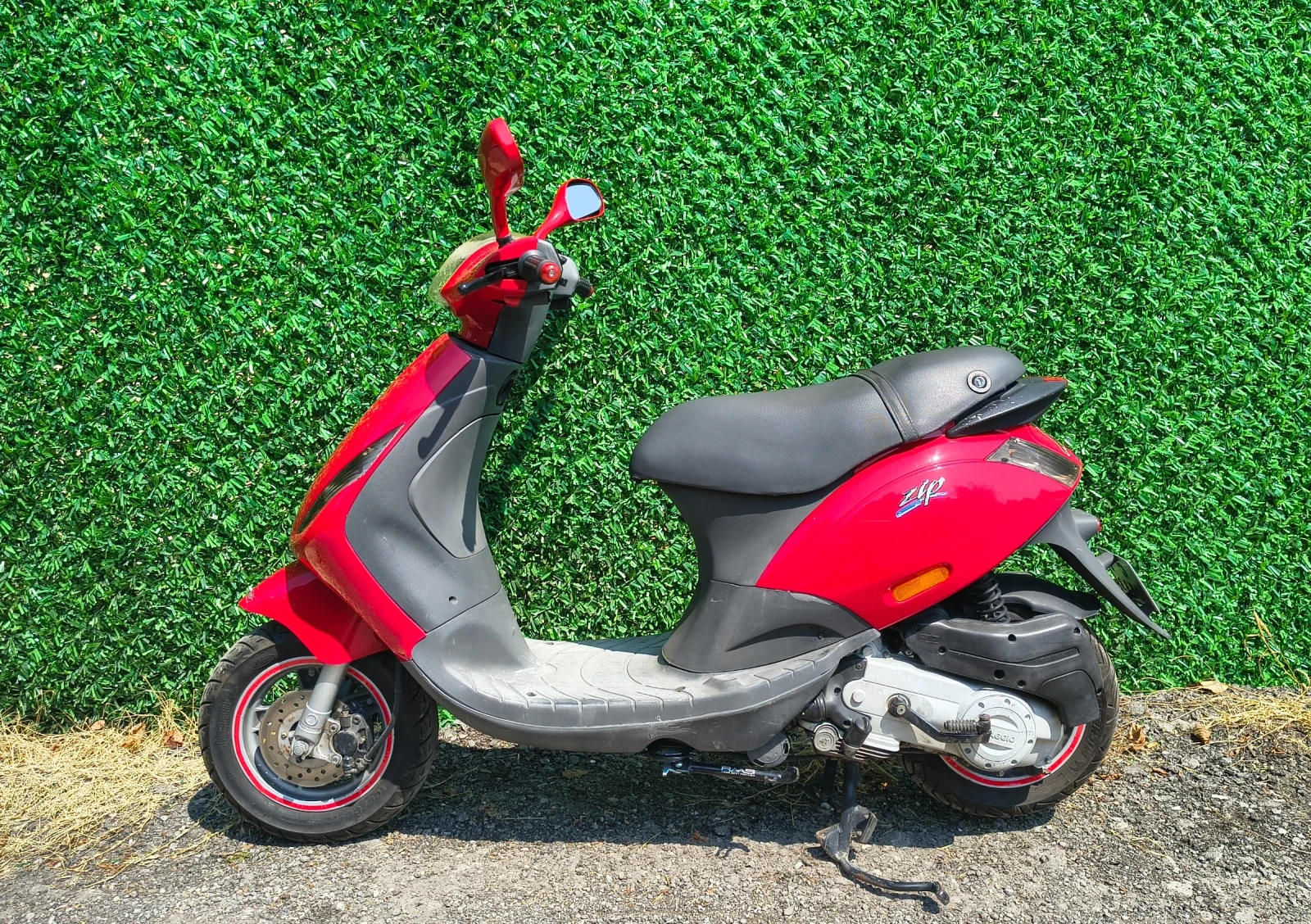 Piaggio Zip - (ТОП)(РЕАЛНИ КИЛОМЕТРИ)(ГОДИШНА ГРАЖДАНСКА), снимка 2 - Мотоциклети и мототехника - 56082427