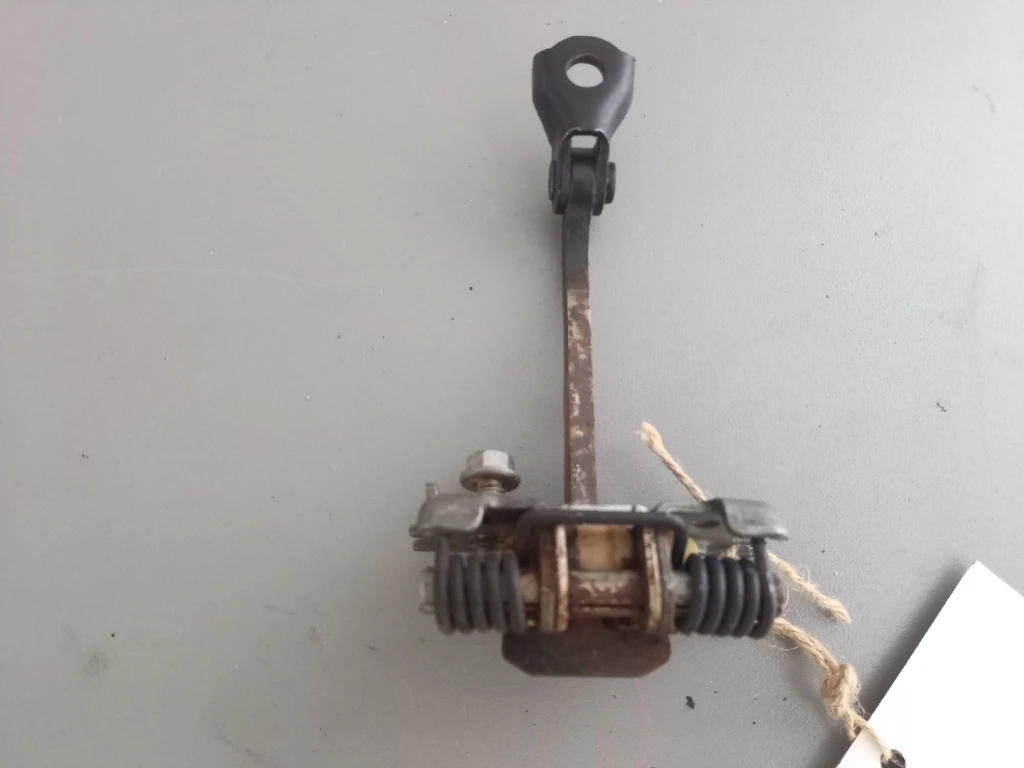 Панта врата задна дясна ограничителна Рено Лагуна хечбек 