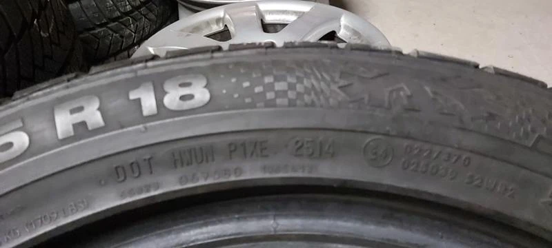 Гуми Зимни 255/45R18, снимка 5 - Гуми и джанти - 31140930