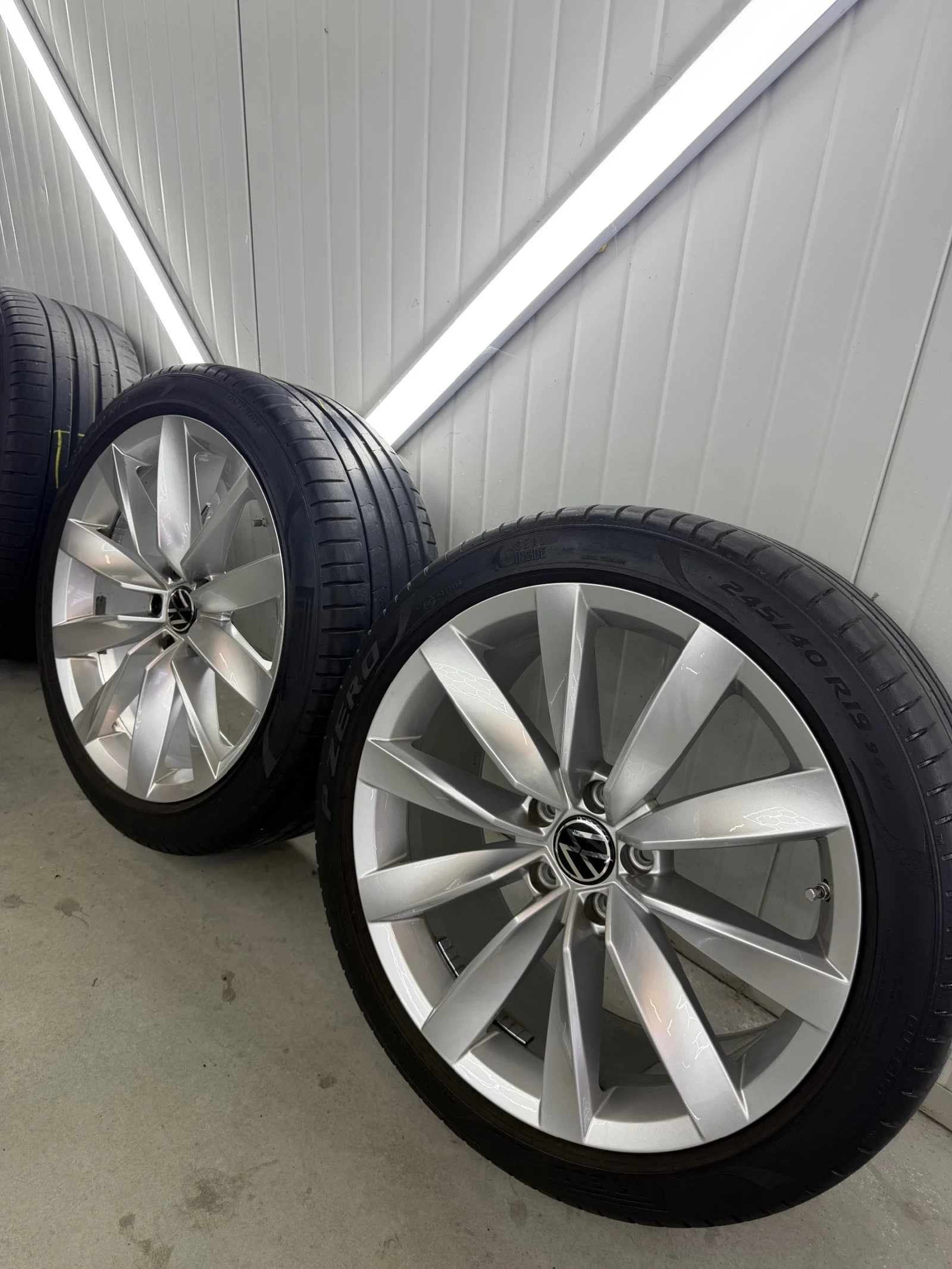 Гуми с джанти Pirelli 245/40R19, снимка 13 - Гуми и джанти - 56217263