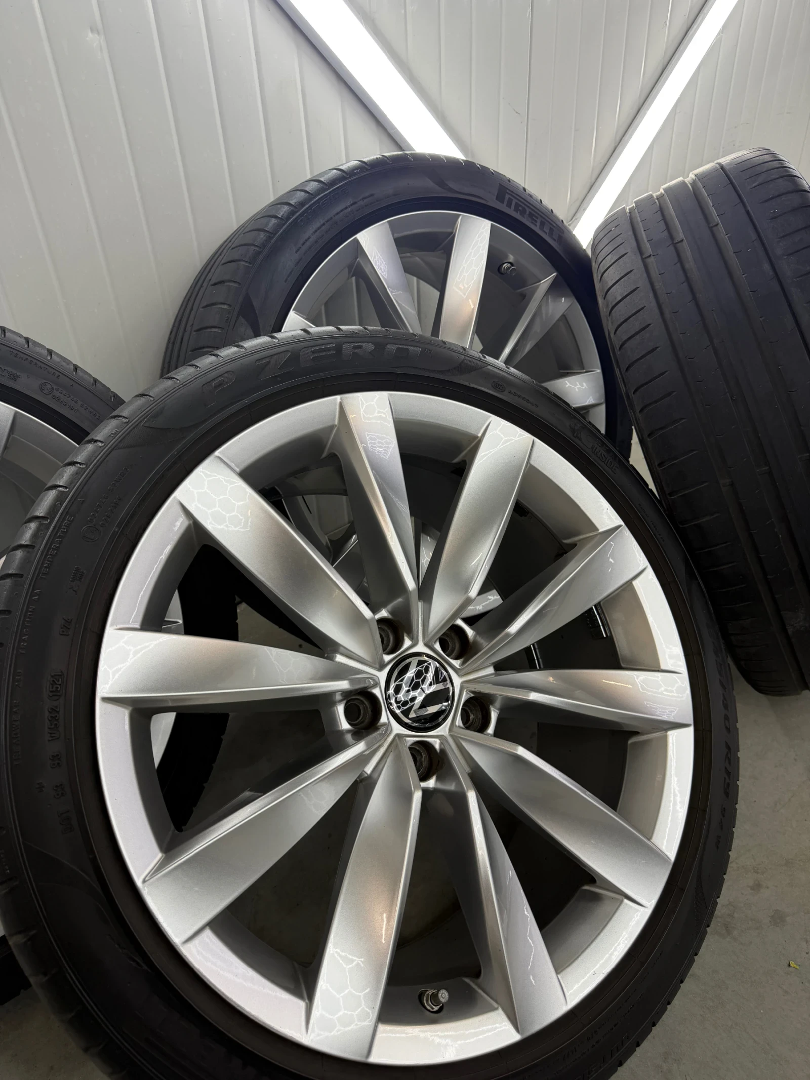 Гуми с джанти Pirelli 245/40R19, снимка 3 - Гуми и джанти - 56217263