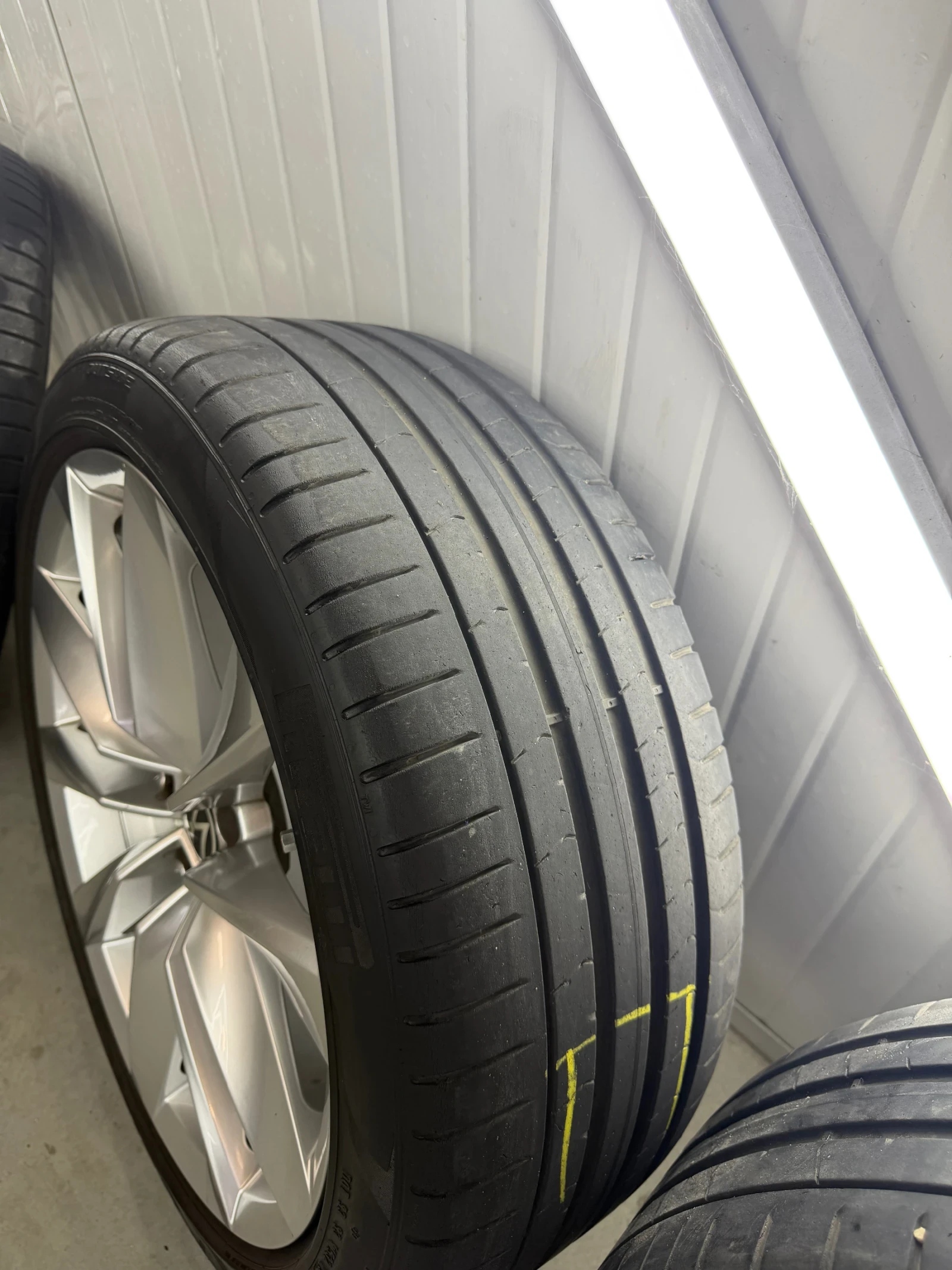 Гуми с джанти Pirelli 245/40R19, снимка 10 - Гуми и джанти - 56217263