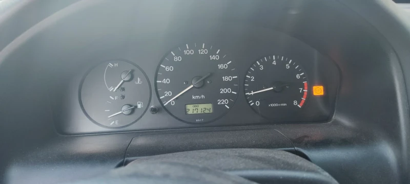 Mazda 323 1.5 88 к.с, снимка 7 - Автомобили и джипове - 47333839