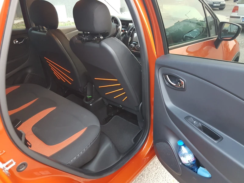 Renault Captur, снимка 6 - Автомобили и джипове - 47394182