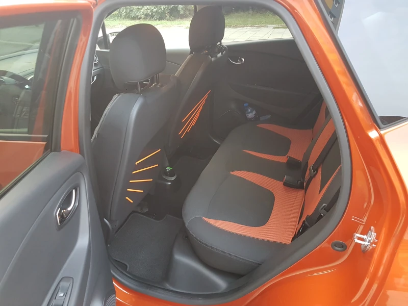 Renault Captur, снимка 3 - Автомобили и джипове - 47394182