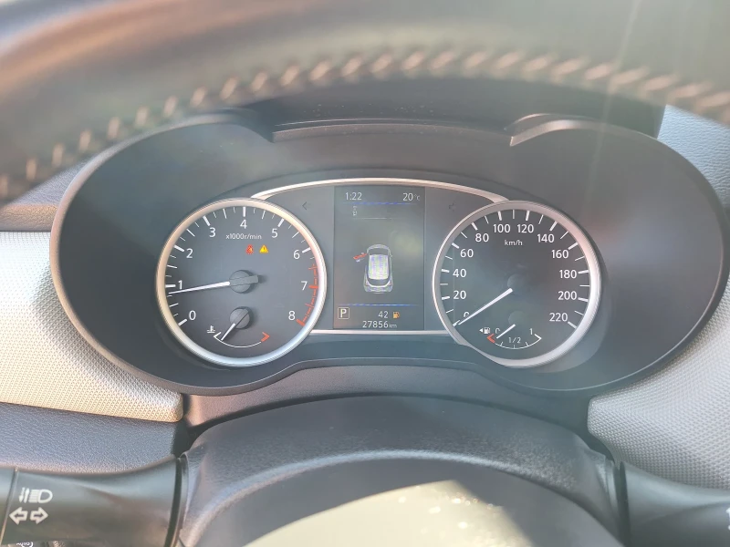 Nissan Micra 1.0 automat, снимка 8 - Автомобили и джипове - 51821831