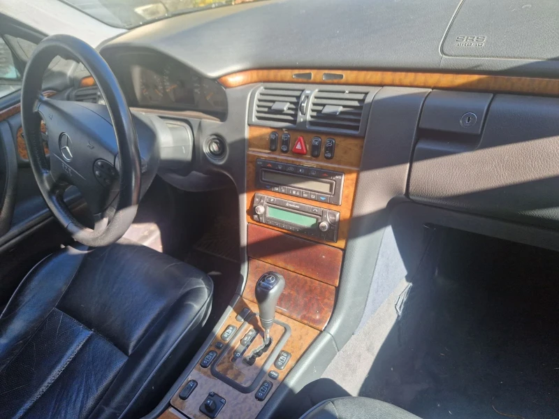 Mercedes-Benz E 270 CDI, снимка 4 - Автомобили и джипове - 52500837