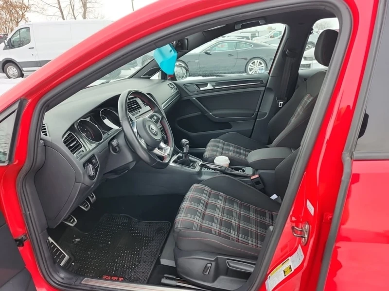 VW Golf GTI * CARFAX * ФИНАНСИРАНЕ, снимка 5 - Автомобили и джипове - 52830656