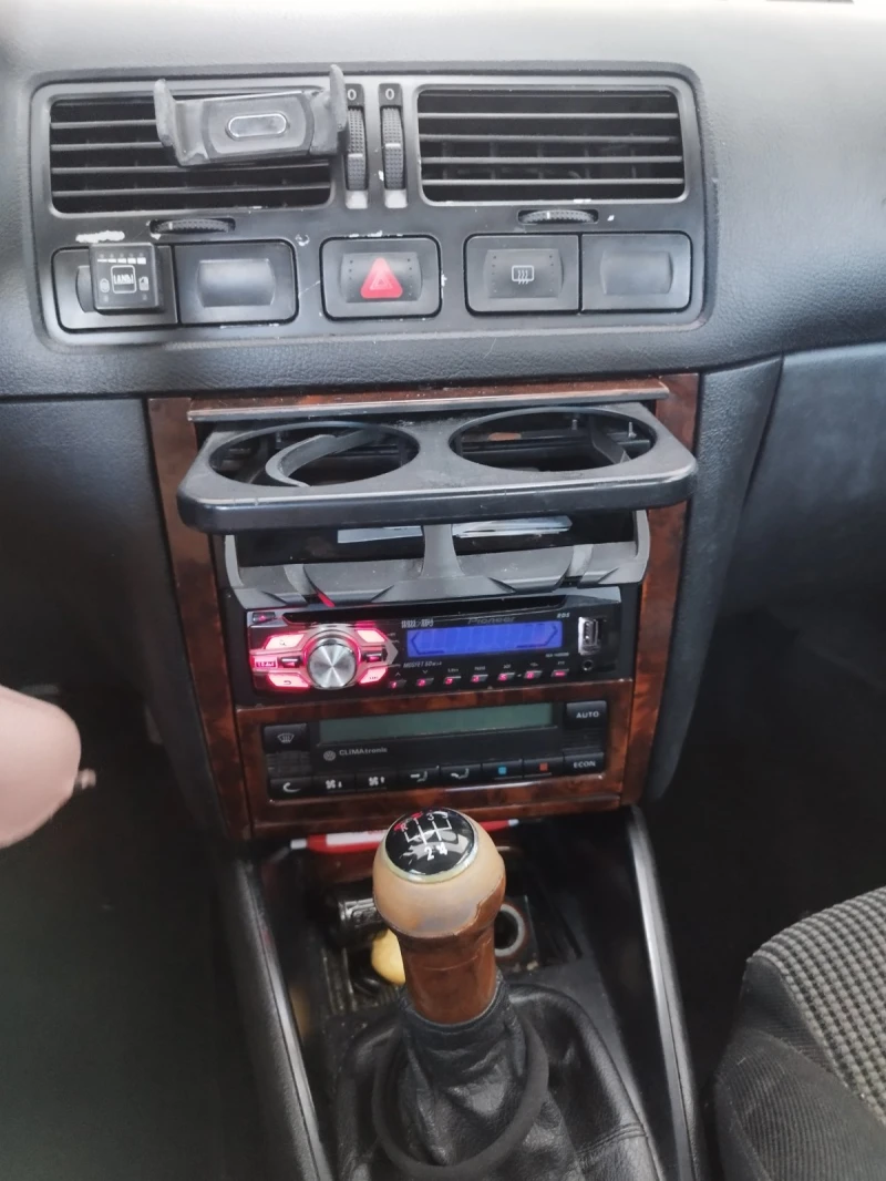 VW Bora, снимка 8 - Автомобили и джипове - 53513594