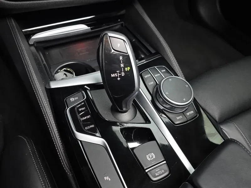 BMW 520 Luxury Plus (G30), снимка 9 - Автомобили и джипове - 55925915