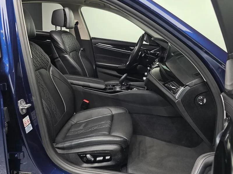 BMW 520 Luxury Plus (G30), снимка 10 - Автомобили и джипове - 55925915