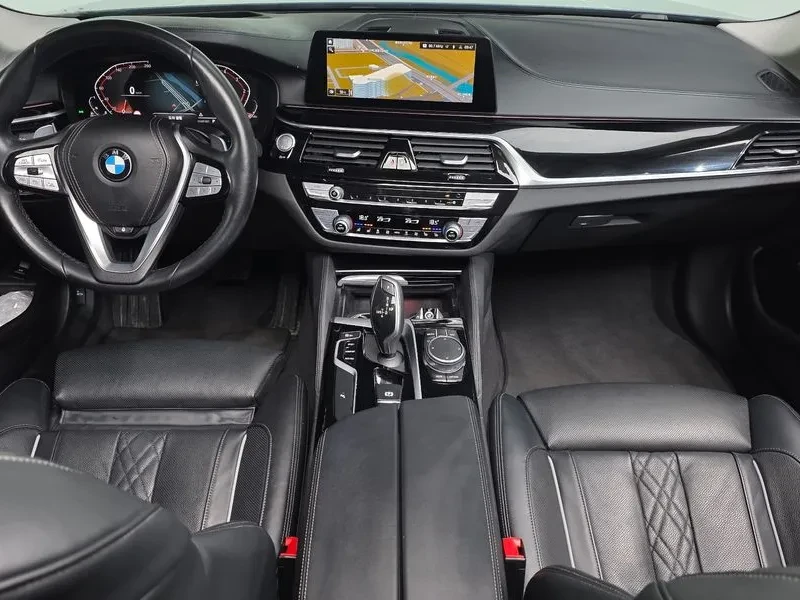 BMW 520 Luxury Plus (G30), снимка 7 - Автомобили и джипове - 55925915