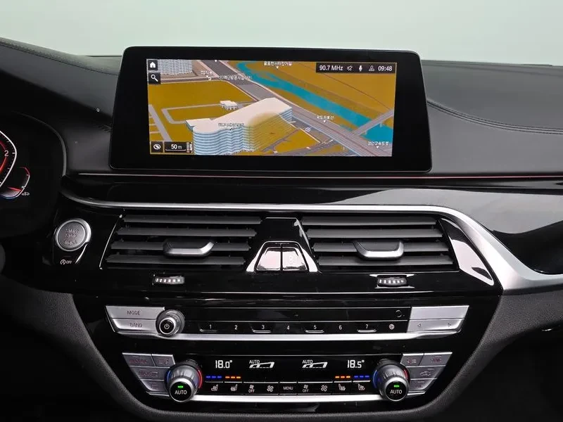 BMW 520 Luxury Plus (G30), снимка 14 - Автомобили и джипове - 55925915