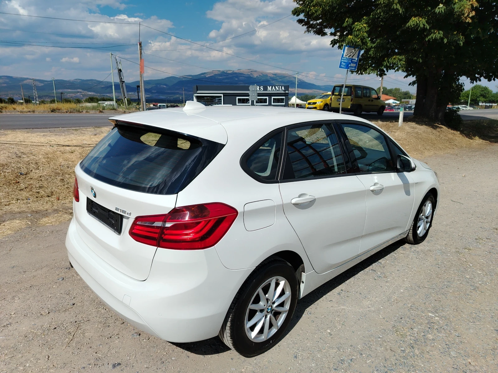 BMW 2 Active Tourer 218  - изображение 6