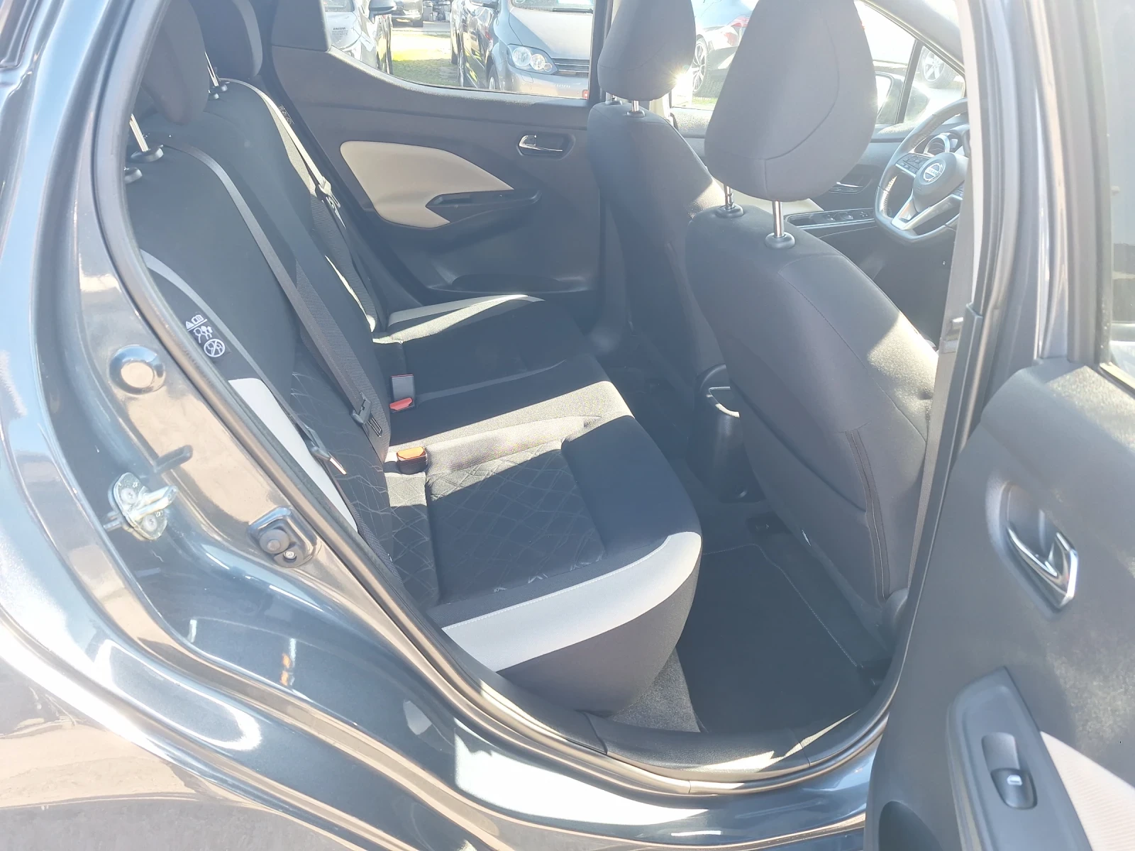 Nissan Micra 1.0 automat, снимка 13 - Автомобили и джипове - 51821831