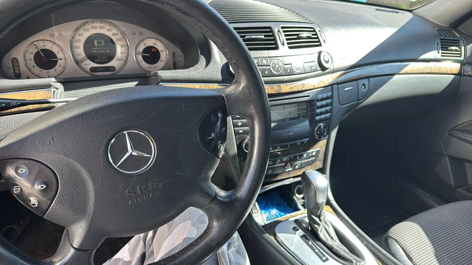 Mercedes-Benz E 220, снимка 4 - Автомобили и джипове - 54114878
