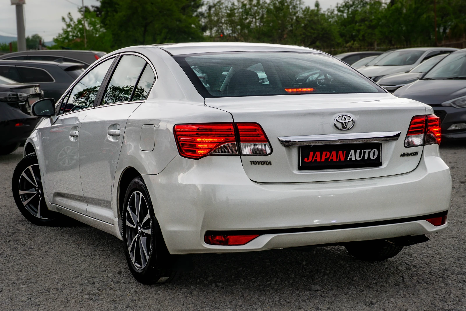 Toyota Avensis 1.8 бензин | ТОП! FACELIFT | С ГАРАНЦИЯ!, снимка 6 - Автомобили и джипове - 54456239