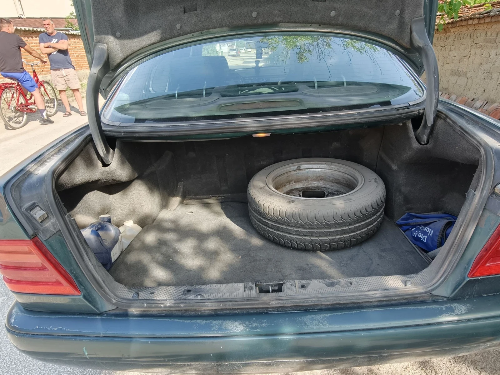 Mercedes-Benz E 200, снимка 7 - Автомобили и джипове - 54674556