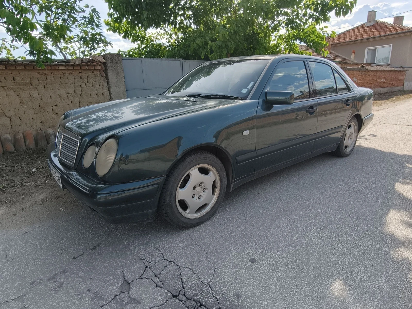 Mercedes-Benz E 200, снимка 2 - Автомобили и джипове - 54674556