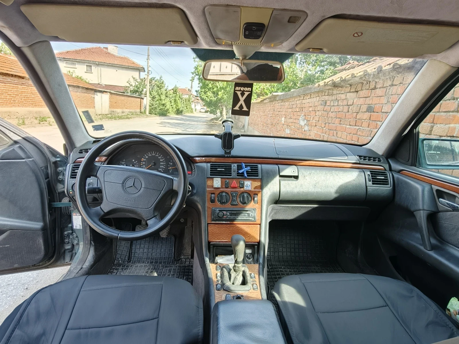 Mercedes-Benz E 200, снимка 5 - Автомобили и джипове - 54674556